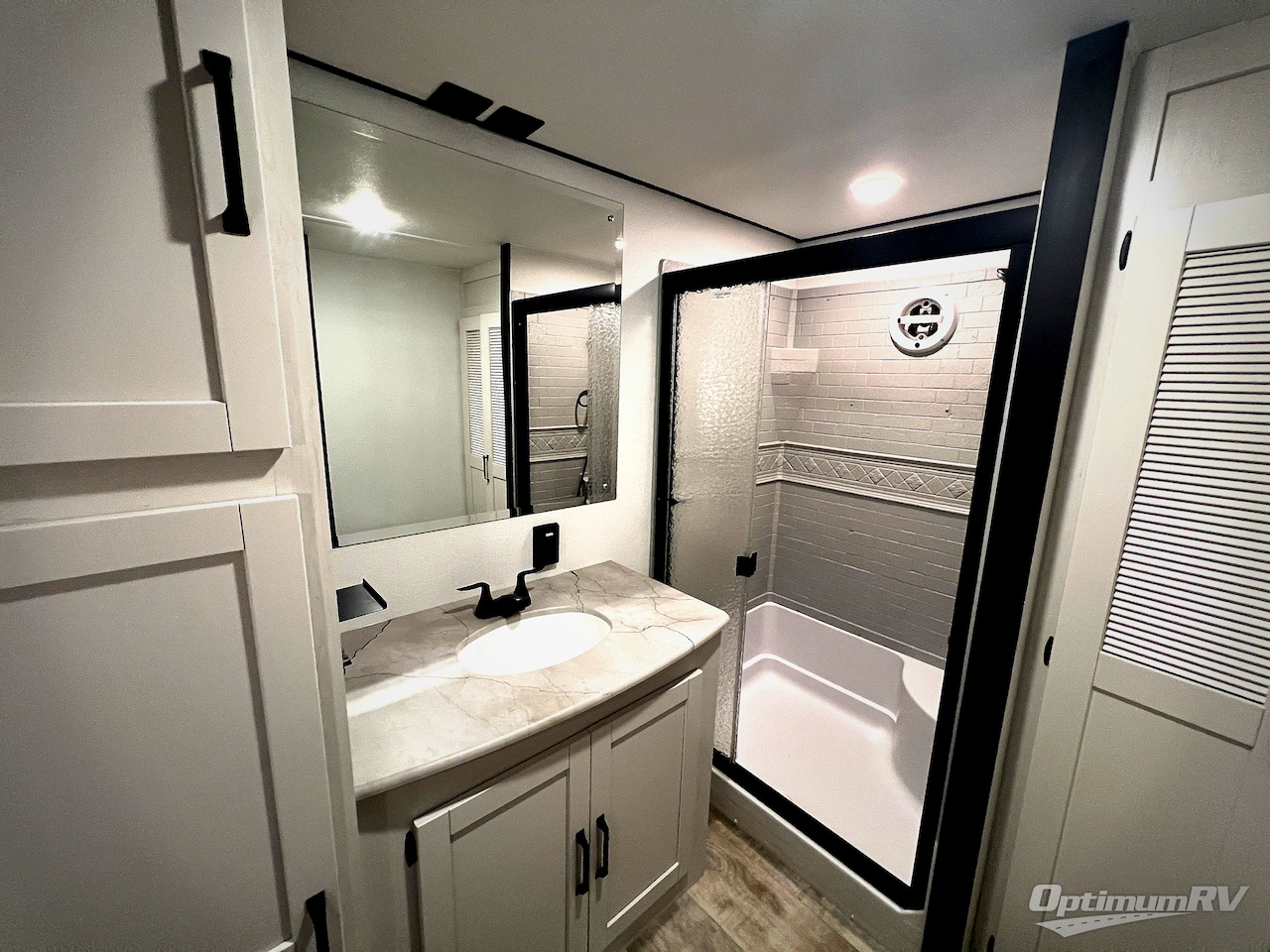 2025 Palomino Puma Destination 420LFT Photo 7