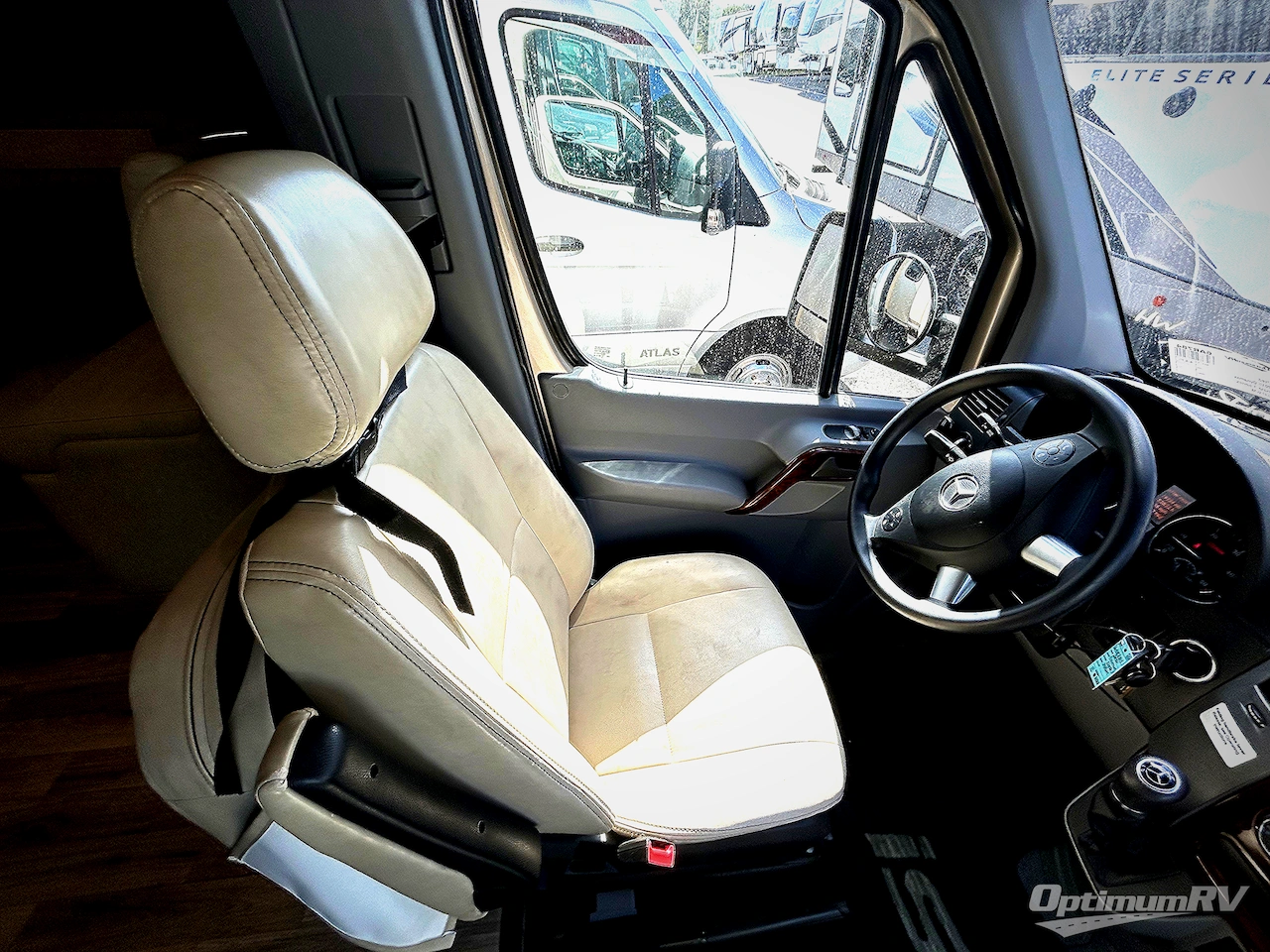 2016 Dynamax isata 3 24FW Photo 2