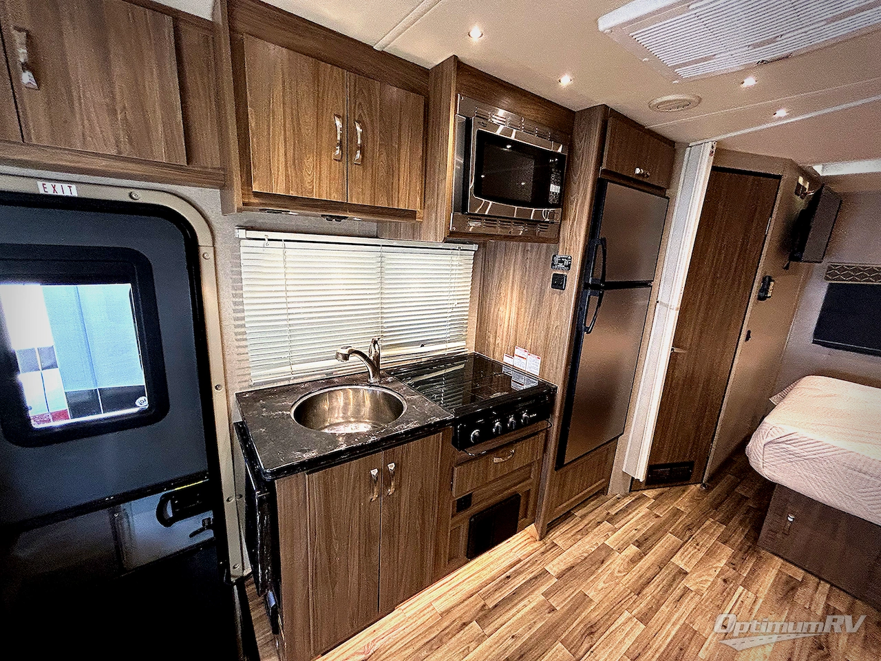 2016 Dynamax isata 3 24FW Photo 9