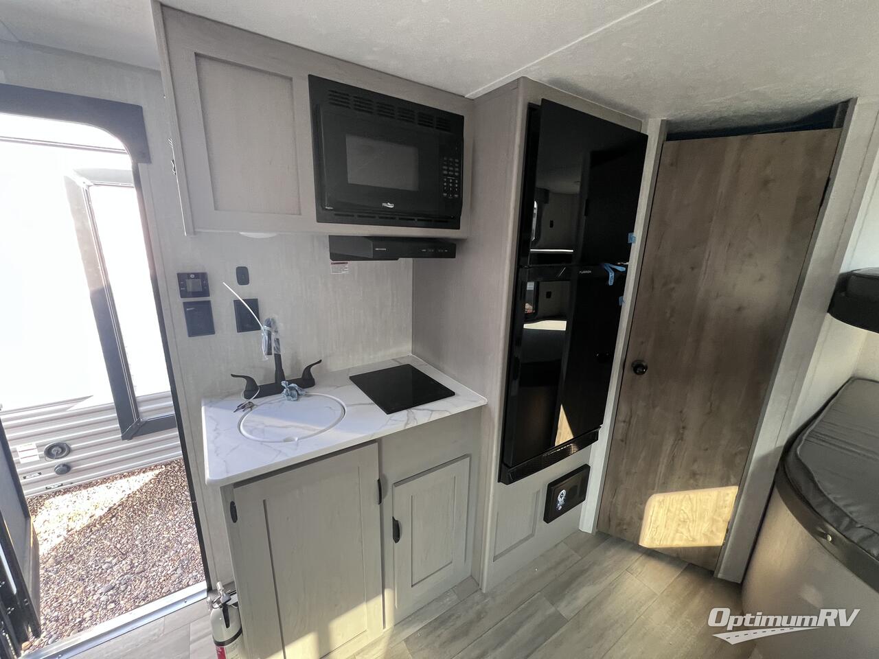 2025 Coachmen Clipper 4K Series 18DBS Photo 8