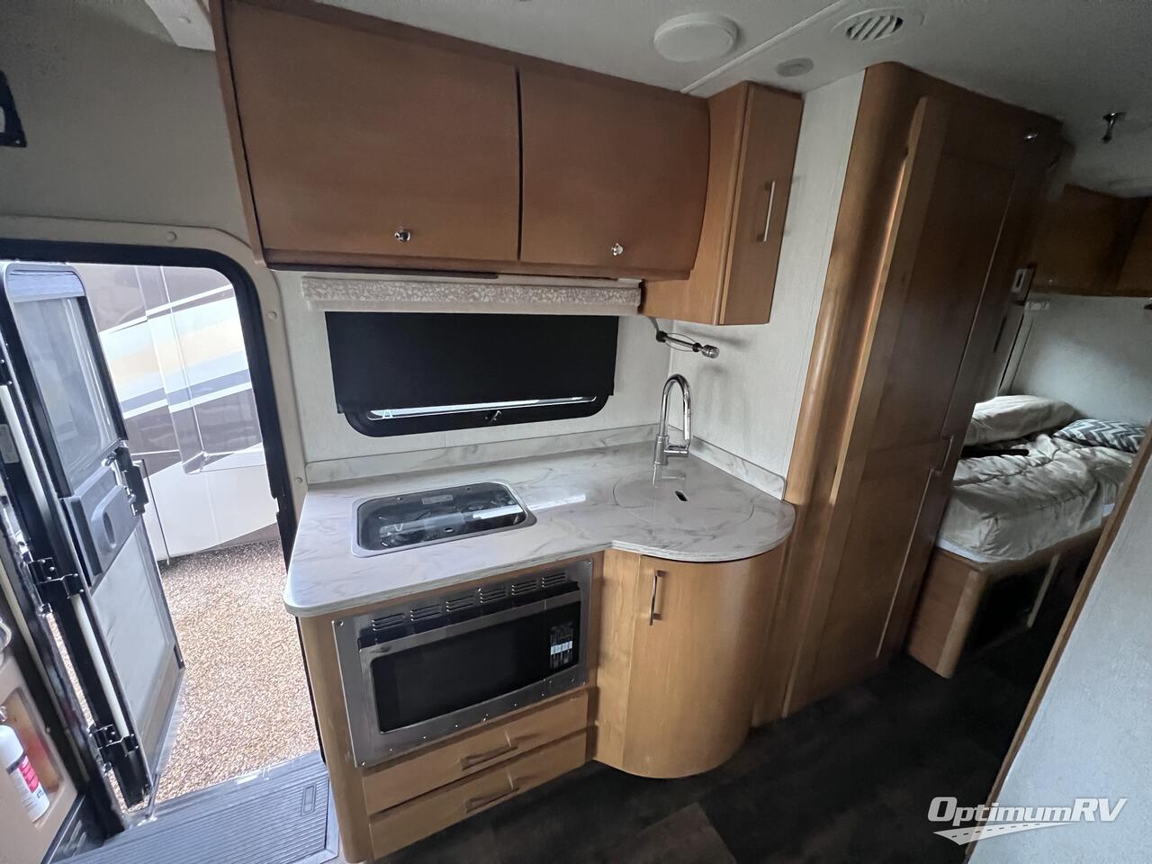 2019 Tiffin Wayfarer 24 TW Photo 9