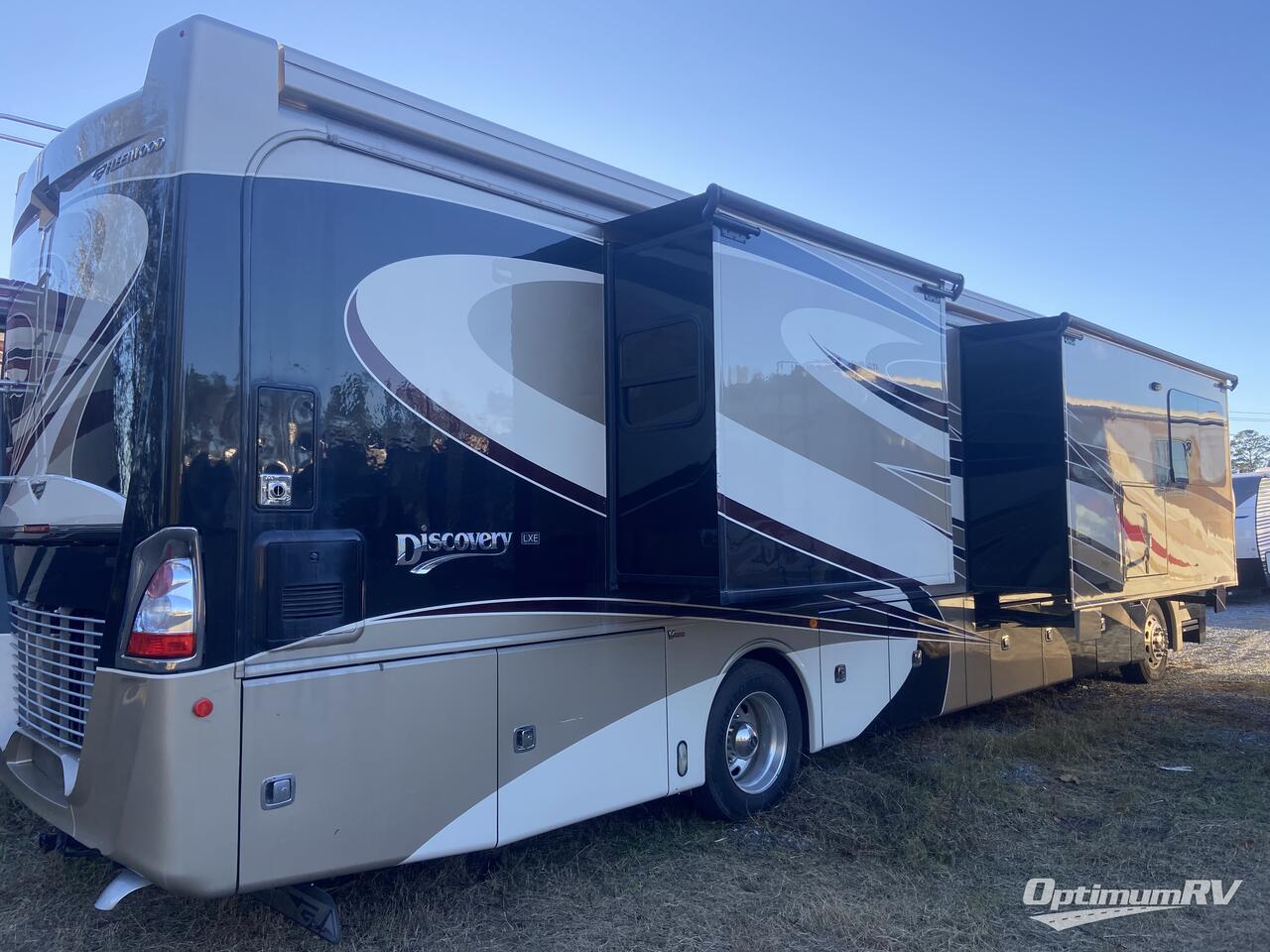 2018 Fleetwood Discovery LXE 40D Photo 2