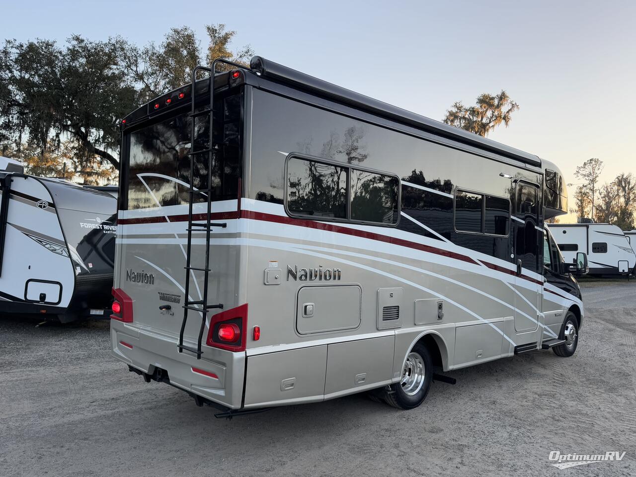 2020 Winnebago Navion 24J Photo 2