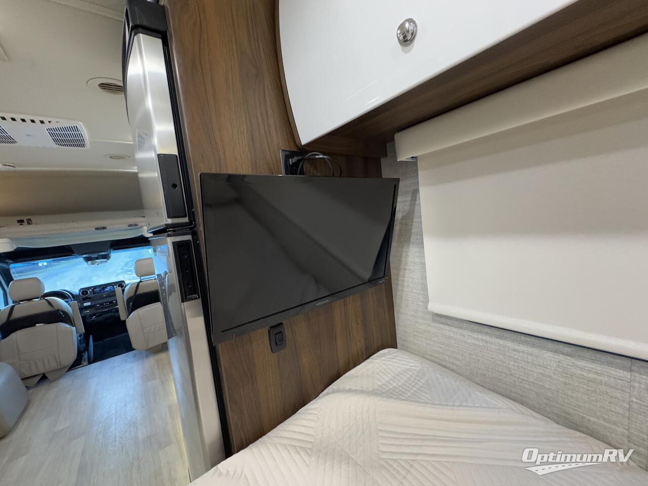 2020 Winnebago Navion 24J Photo 15