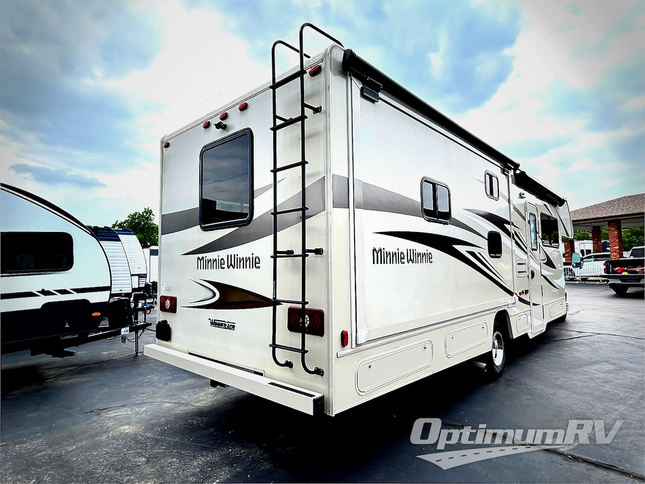2022 Winnebago Minnie Winnie 31H Photo 2