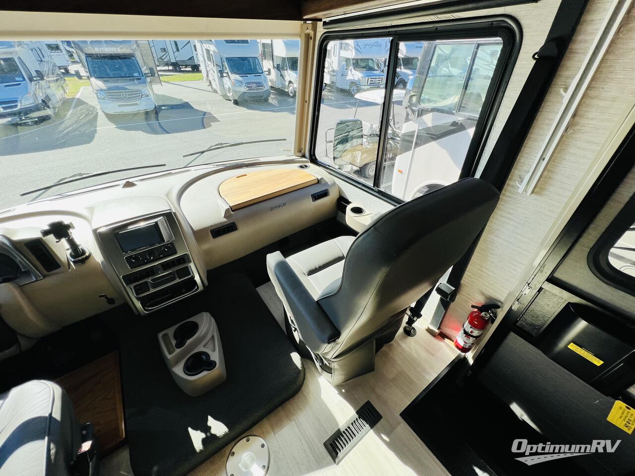 2021 Winnebago Sunstar 29V Photo 7