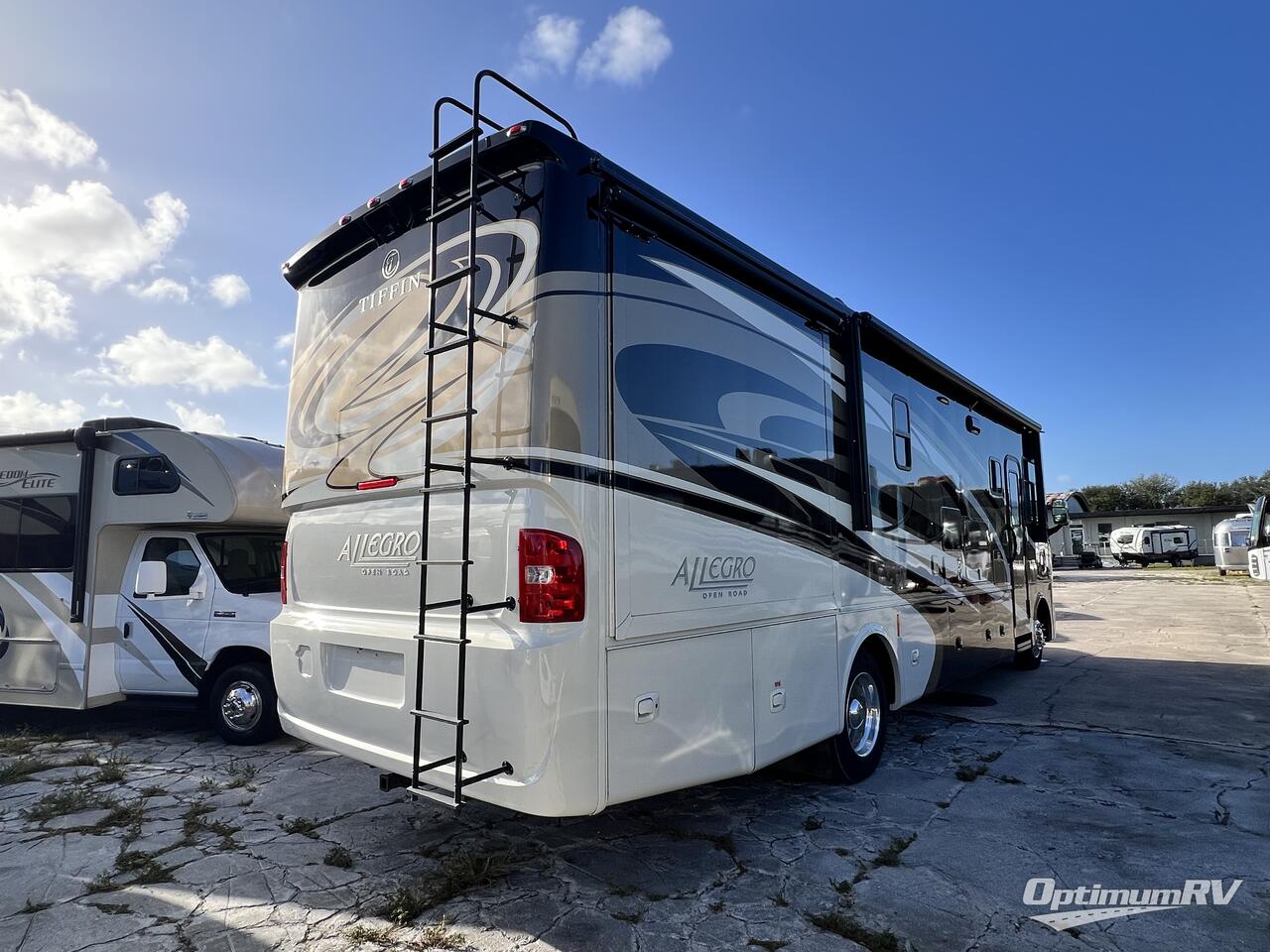 2016 Tiffin Allegro 32SA Photo 2