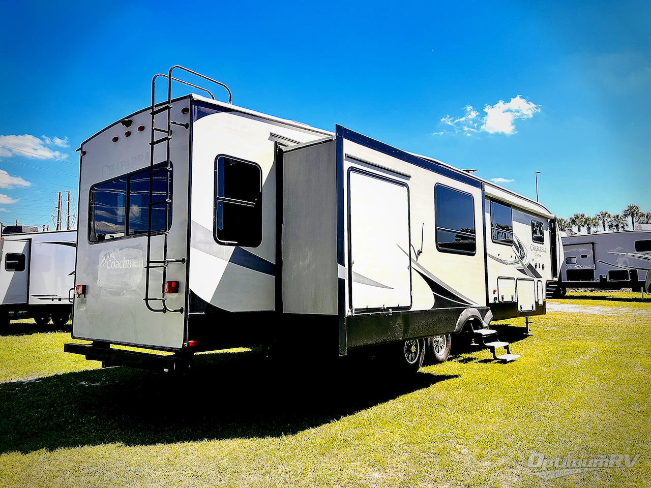 2018 Coachmen Chaparral 392MBL Photo 2
