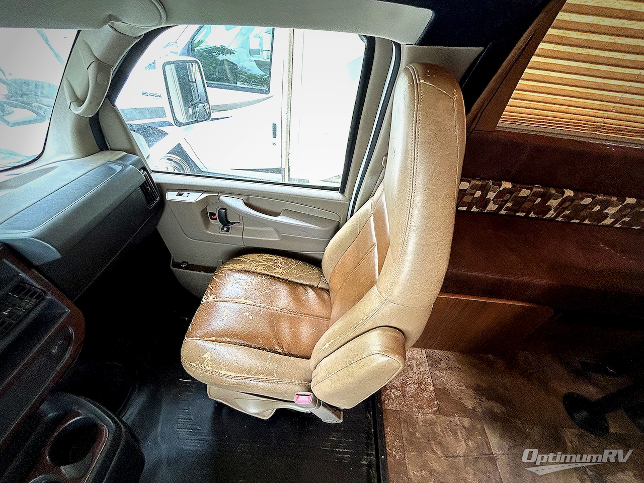2015 Coachmen Leprechaun 260DS Ford 450 Photo 9