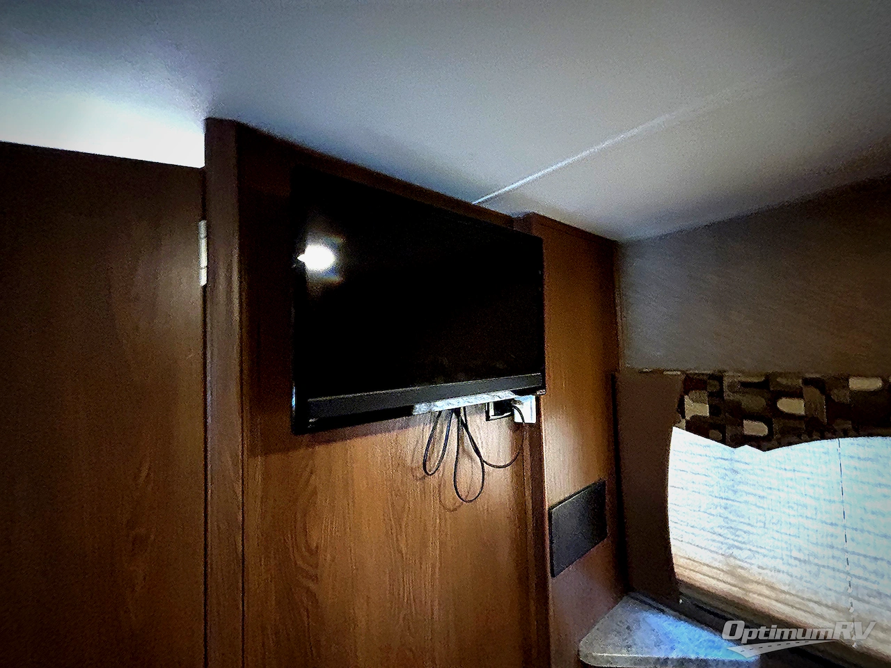 2015 Coachmen Leprechaun 260DS Ford 450 Photo 14