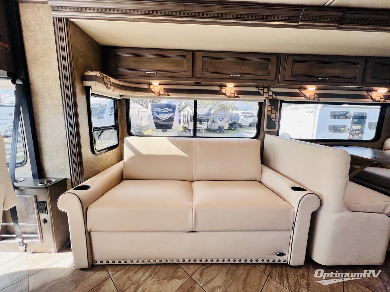 2016 Winnebago Forza 36G Photo 7