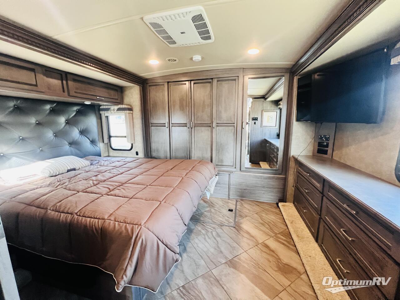 2016 Winnebago Forza 36G Photo 16