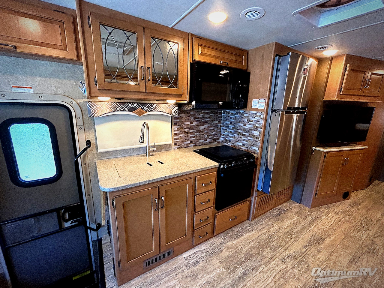 2016 Thor Hurricane 34F Photo 10