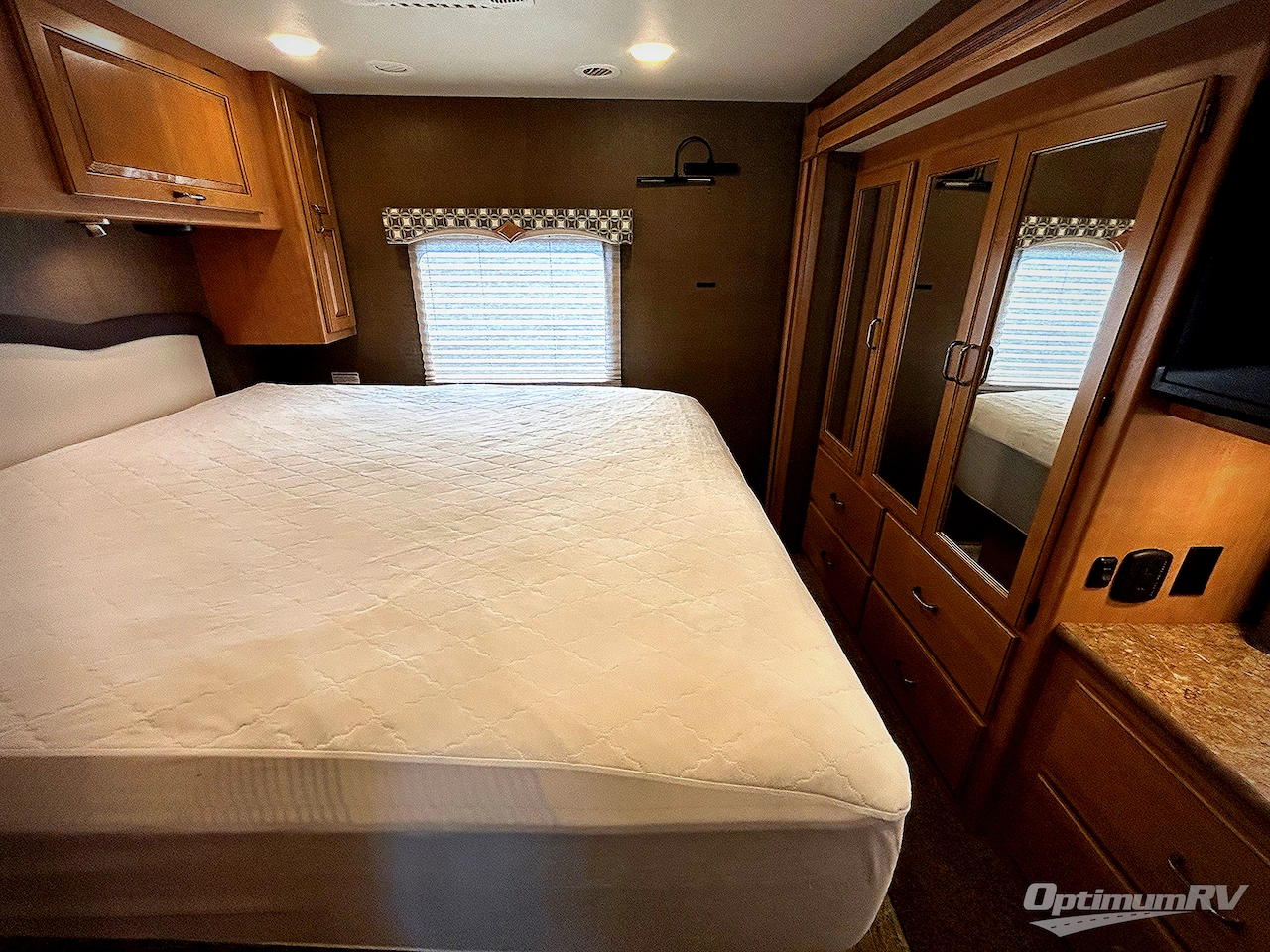 2016 Thor Hurricane 34F Photo 17