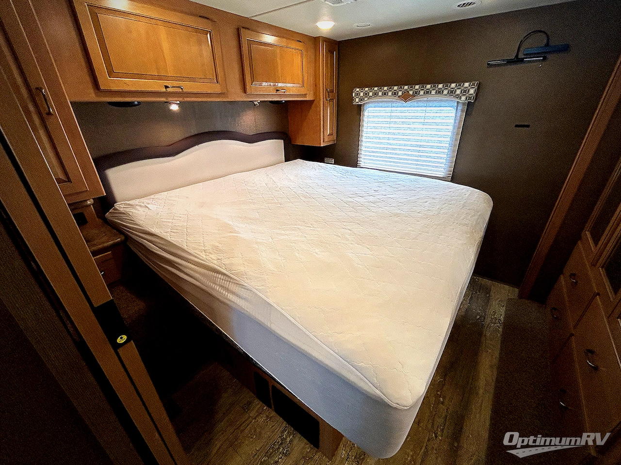 2016 Thor Hurricane 34F Photo 18