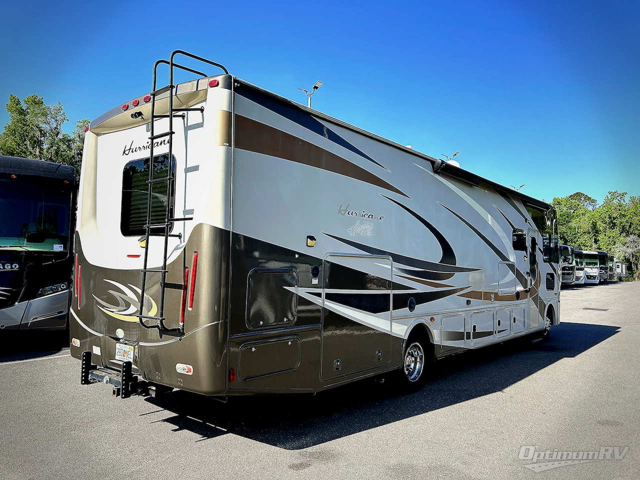 2016 Thor Hurricane 34F Photo 2