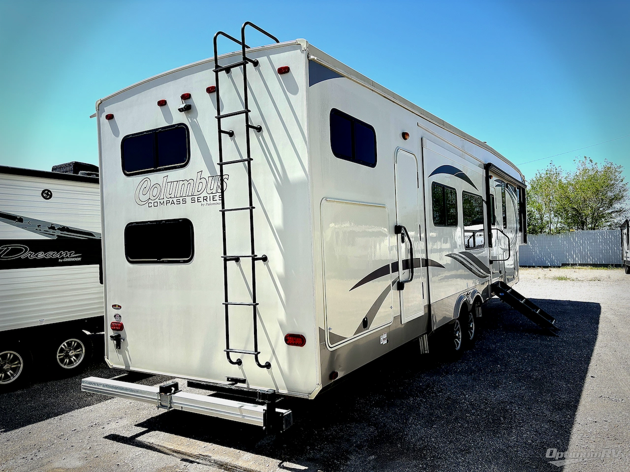 2018 Palomino Columbus F374BH Photo 2