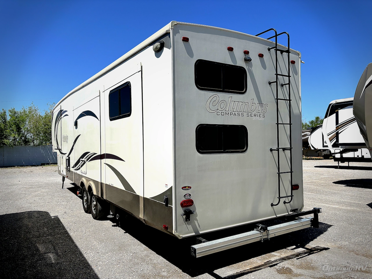 2018 Palomino Columbus F374BH Photo 3