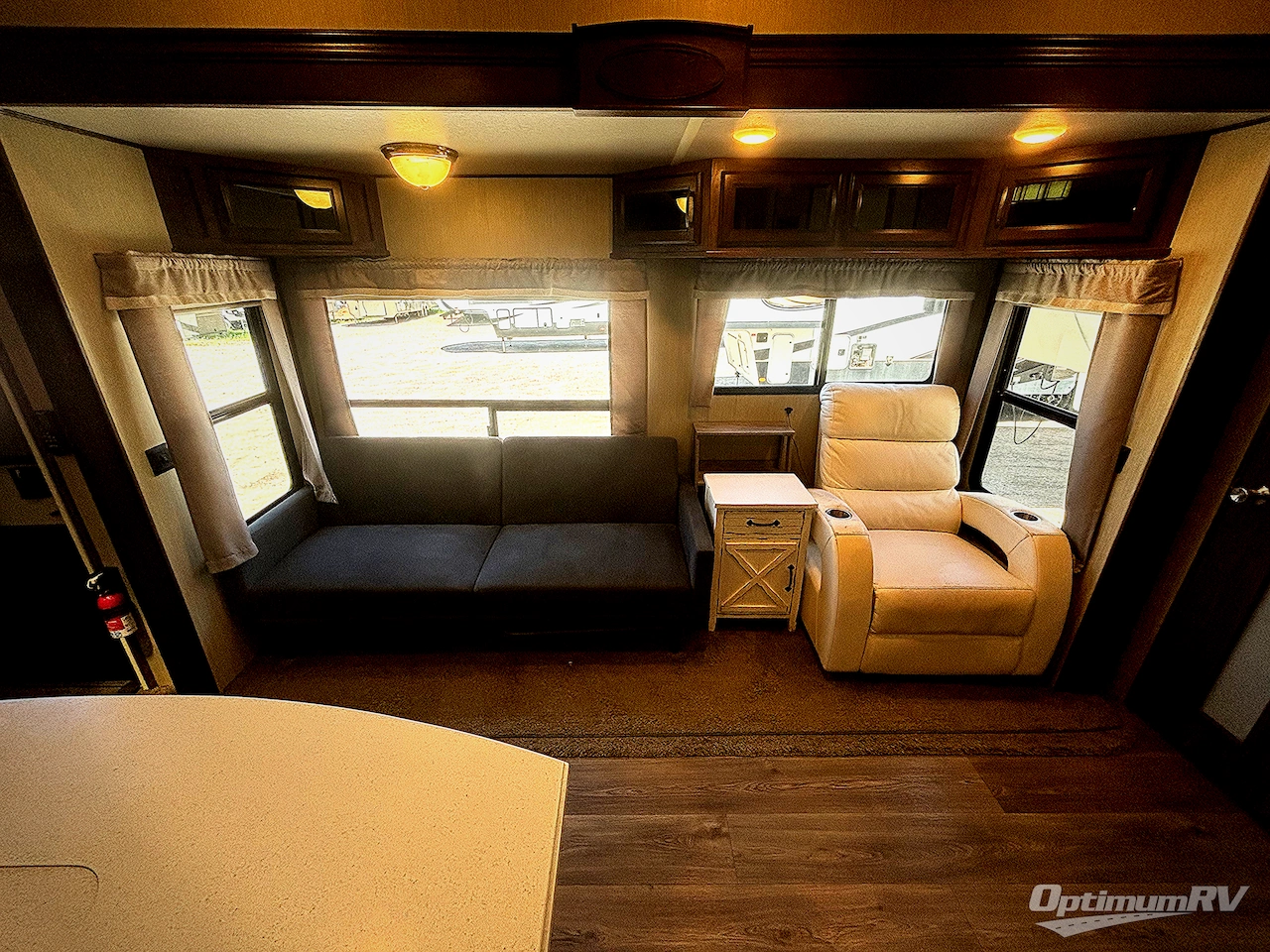 2018 Palomino Columbus F374BH Photo 8