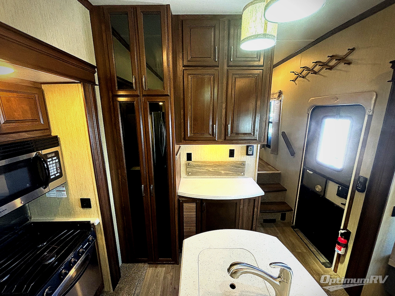 2018 Palomino Columbus F374BH Photo 9