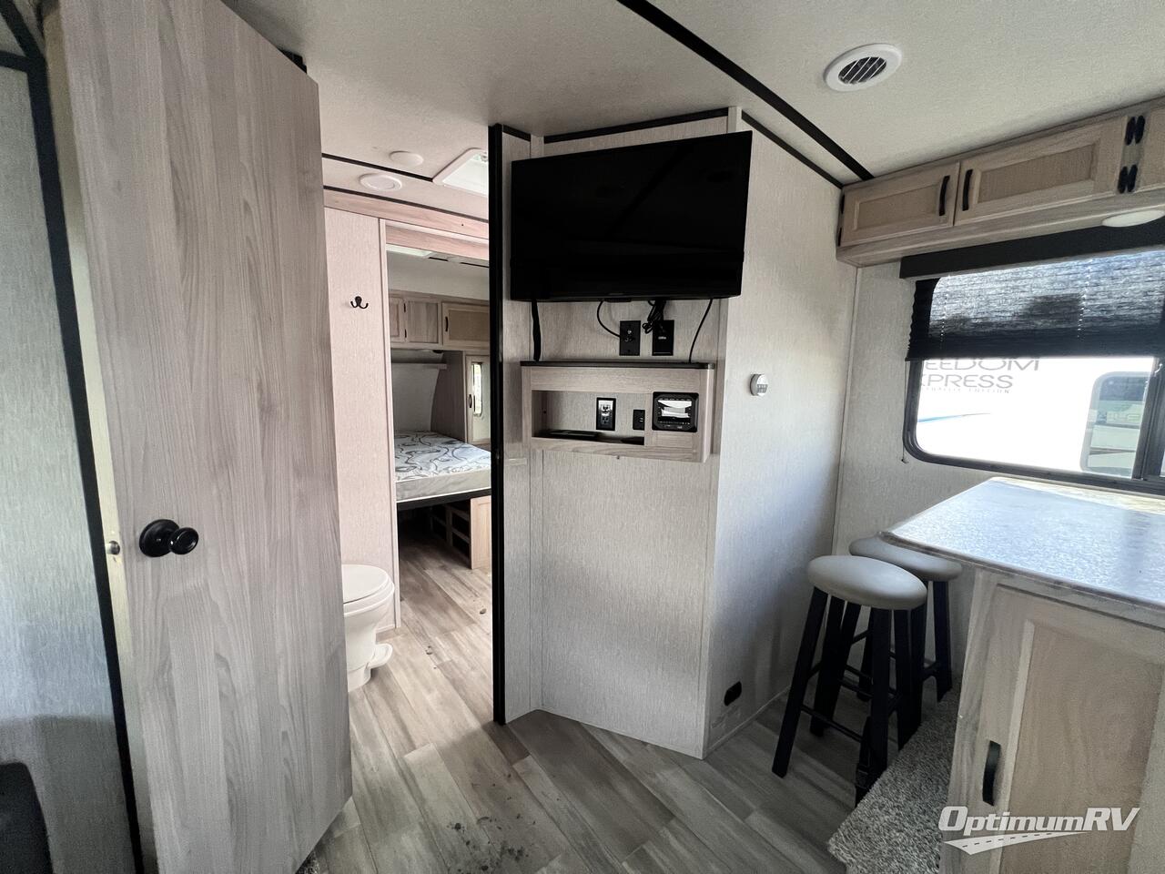 2021 Coachmen Spirit Ultra Lite 2255RK Photo 6