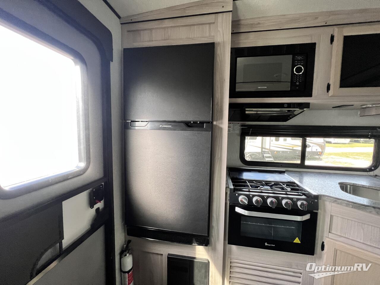 2021 Coachmen Spirit Ultra Lite 2255RK Photo 12