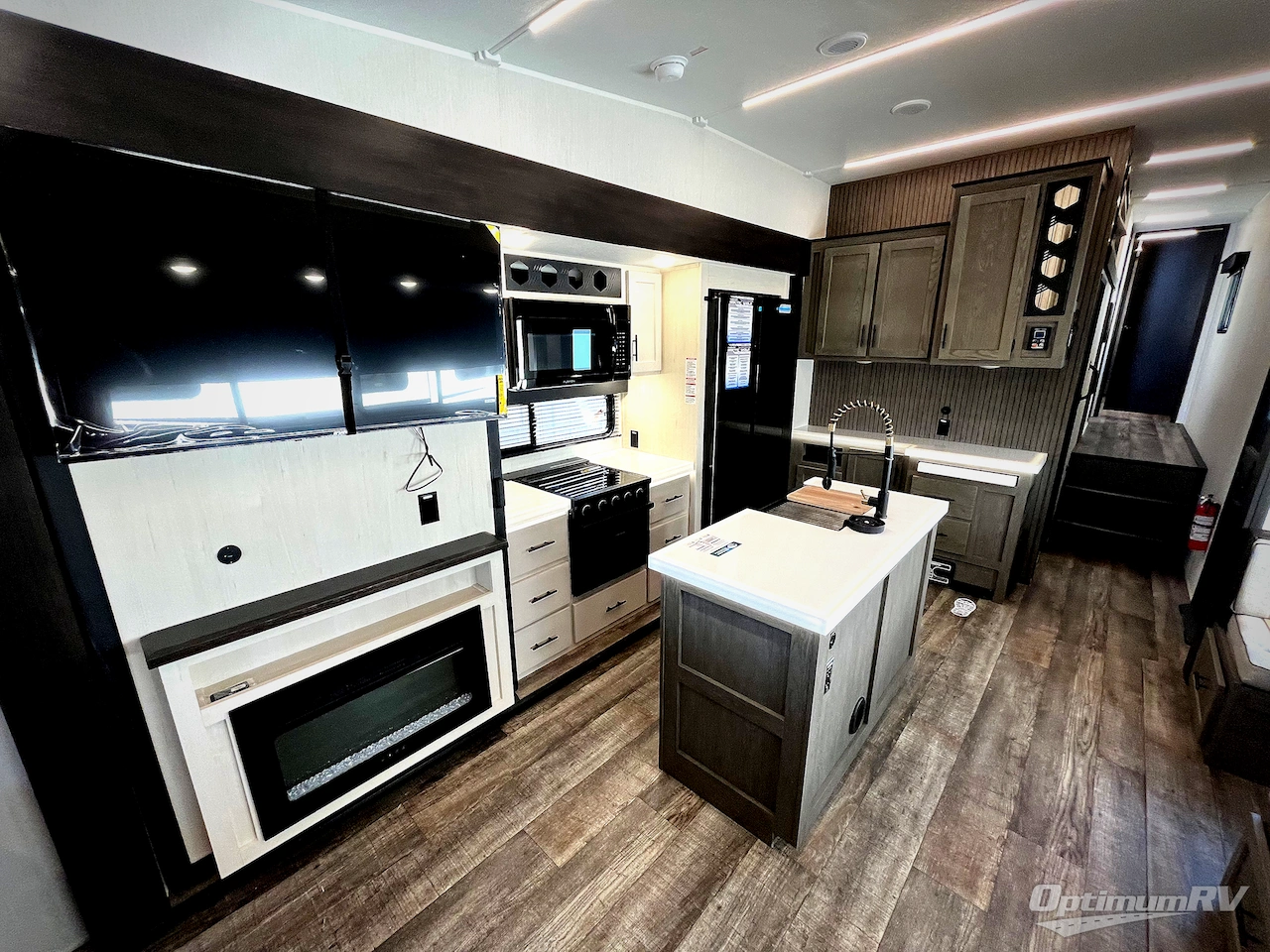 2025 Forest River Cherokee Arctic Wolf Suite 3650SUITE Photo 8