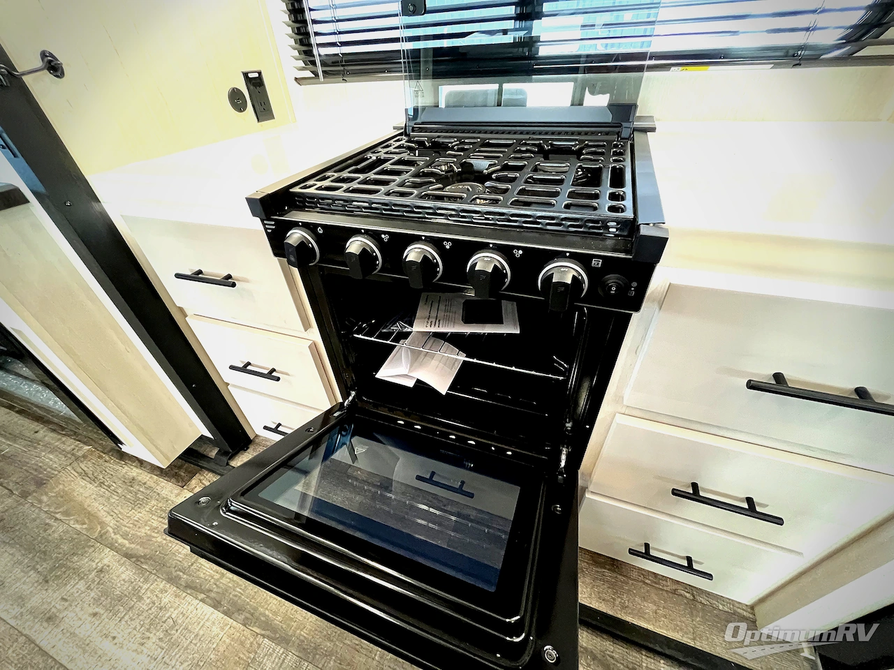 2025 Forest River Cherokee Arctic Wolf Suite 3650SUITE Photo 18