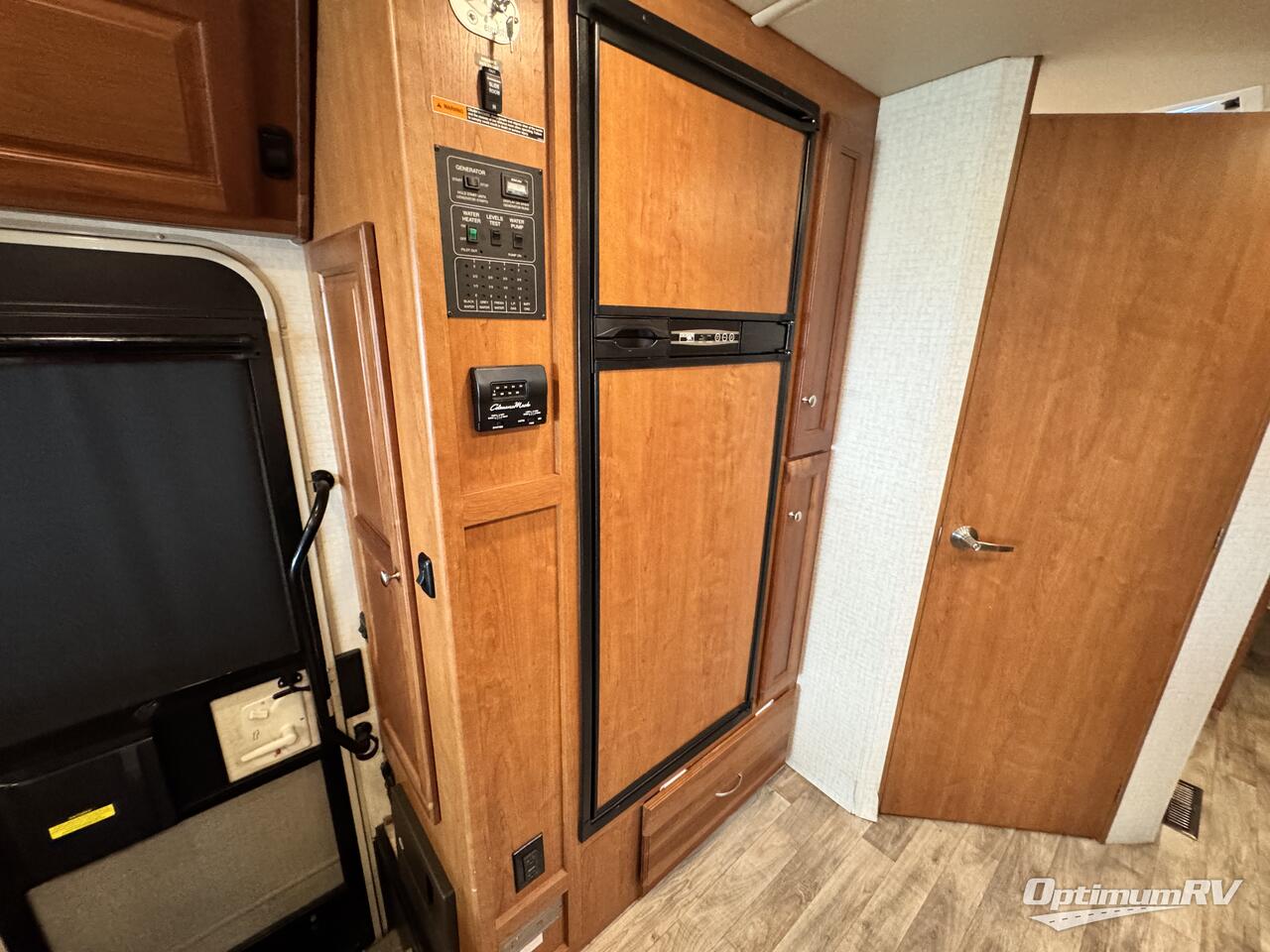 2017 Winnebago Vista 31BE Photo 13