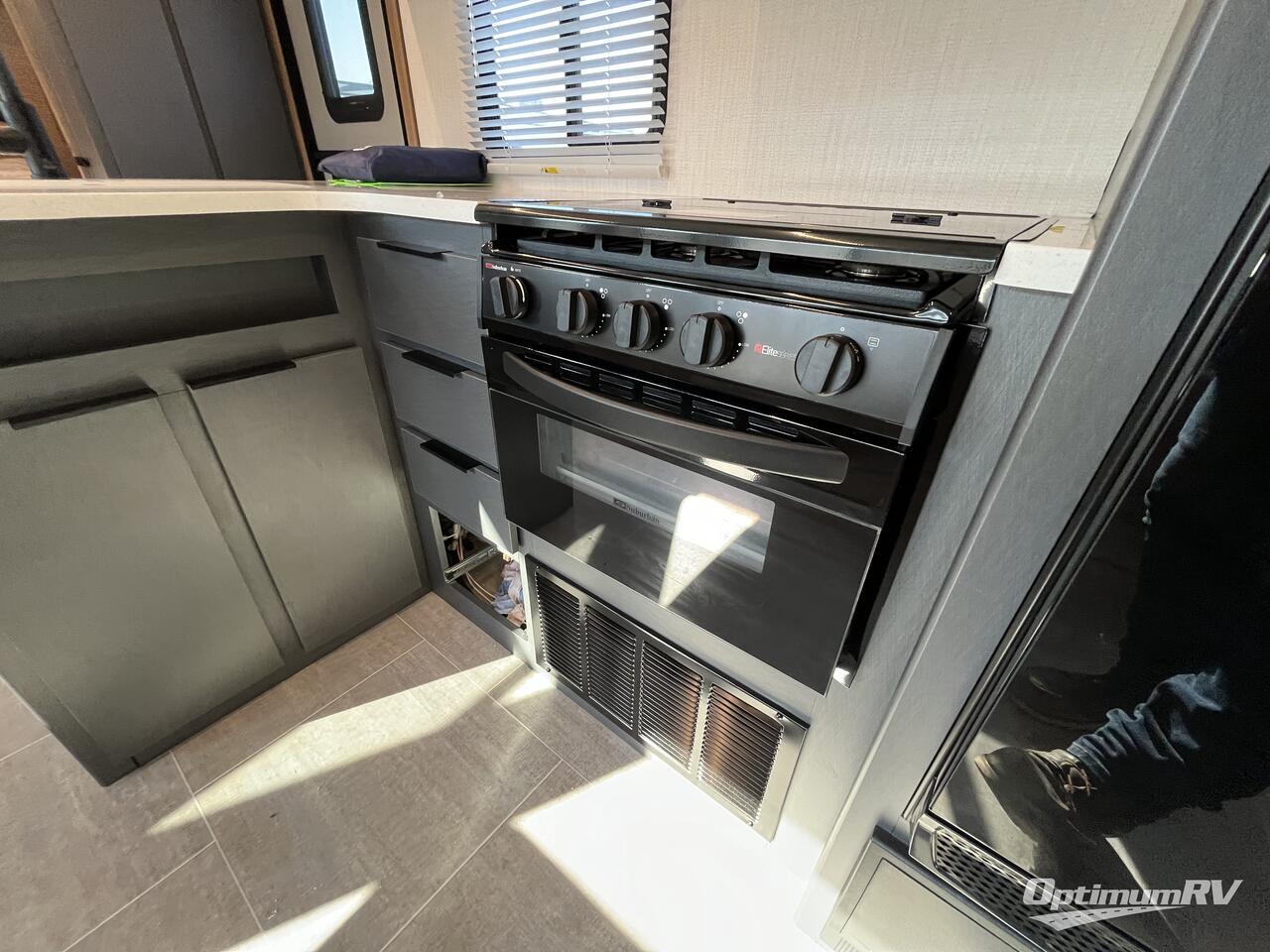 2025 Heartland Corterra 33.3BH Photo 12