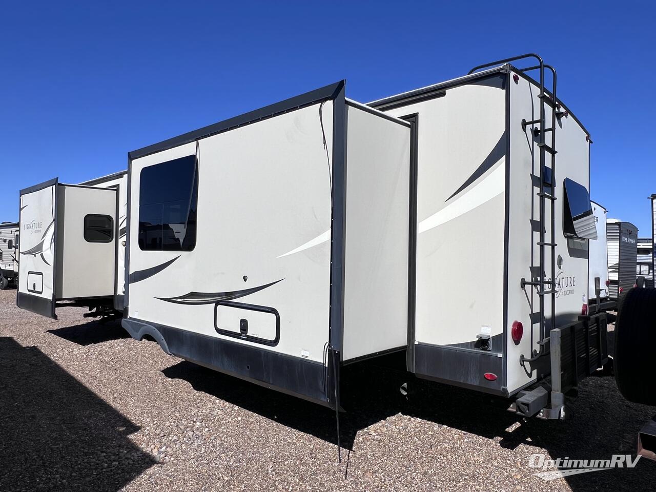 2020 Forest River Rockwood Signature Ultra Lite 8332SB Photo 3