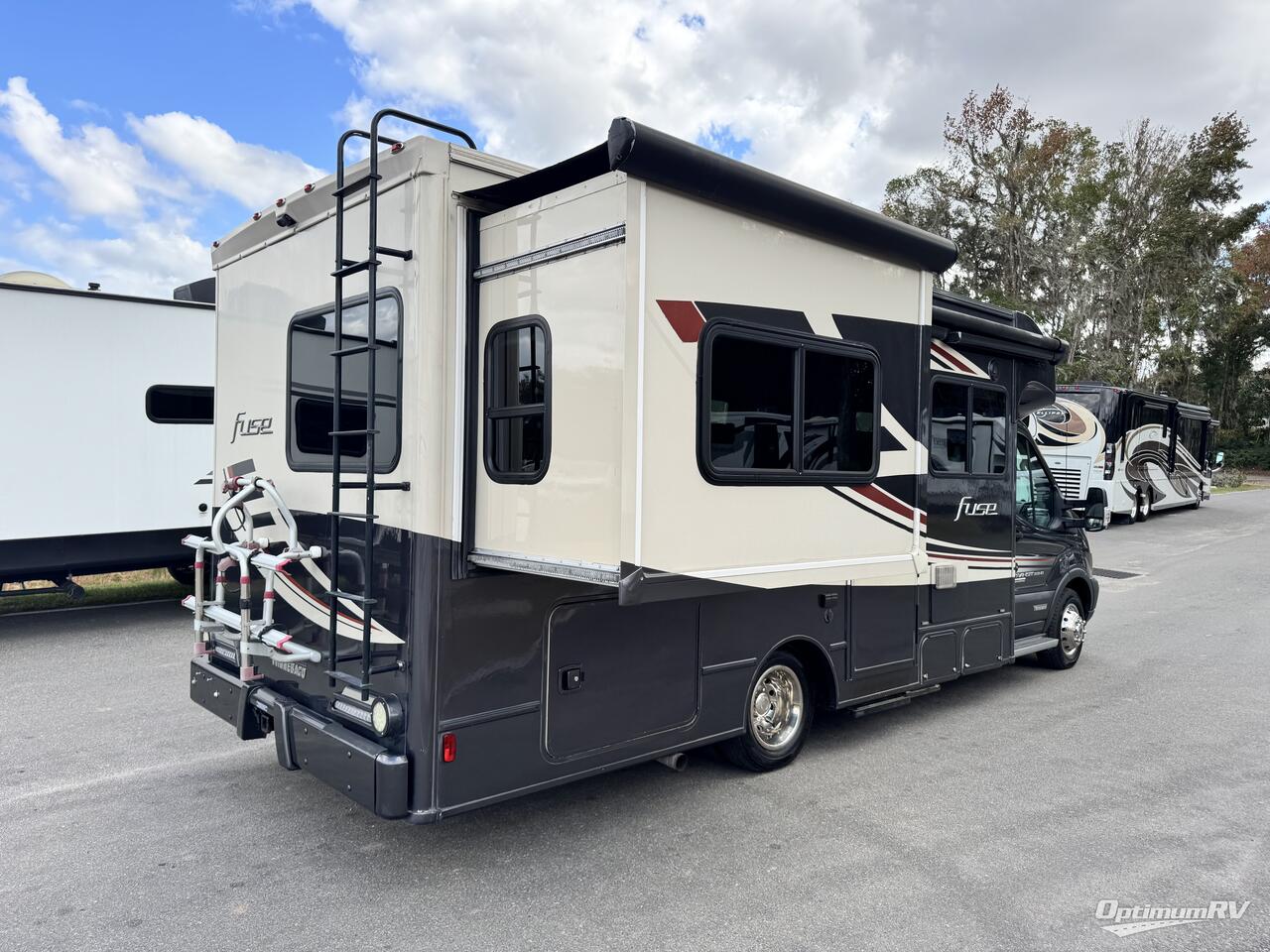 2017 Winnebago Fuse 23T Photo 2