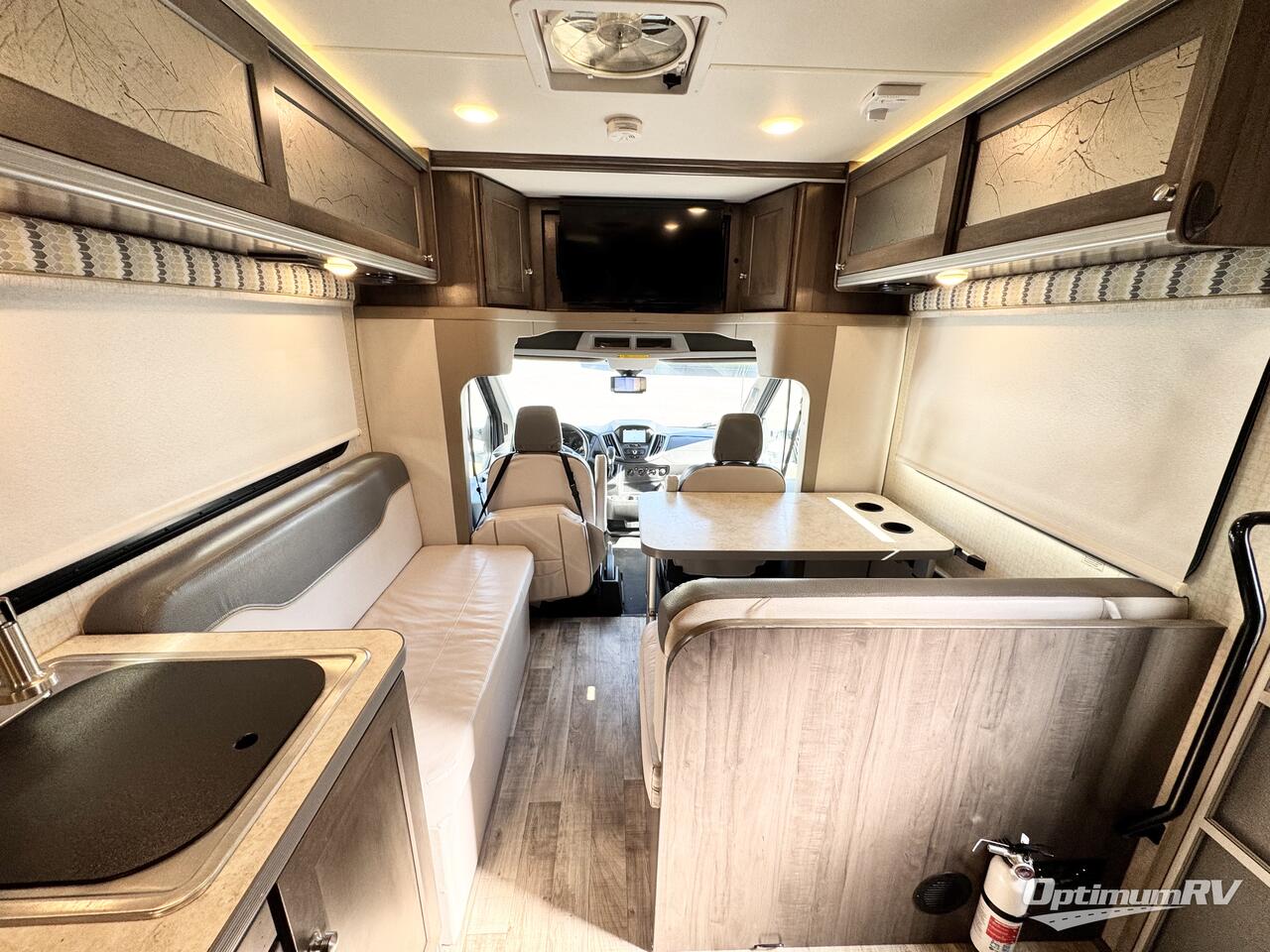 2017 Winnebago Fuse 23T Photo 4