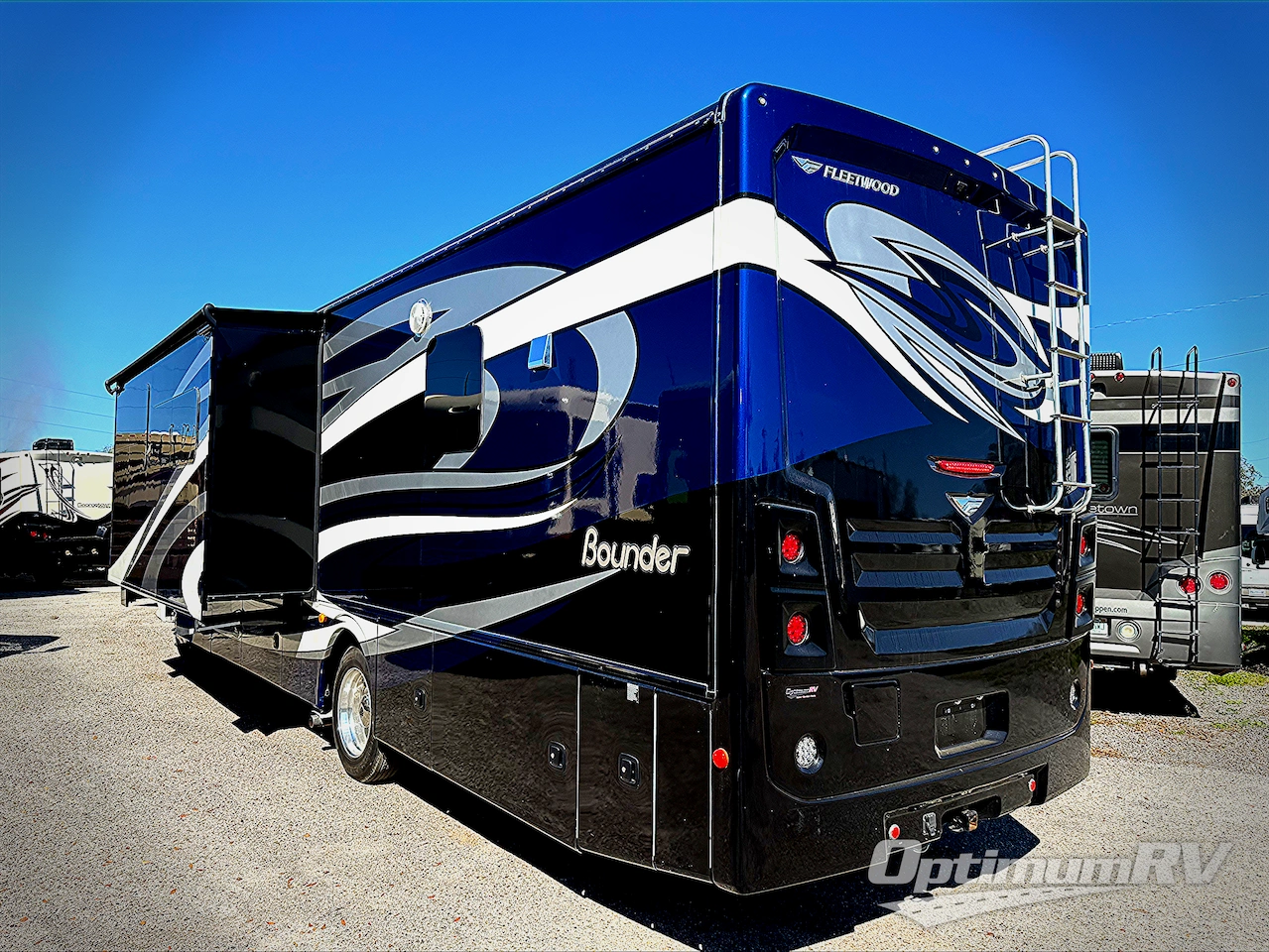 2018 Fleetwood Bounder 34S Photo 3