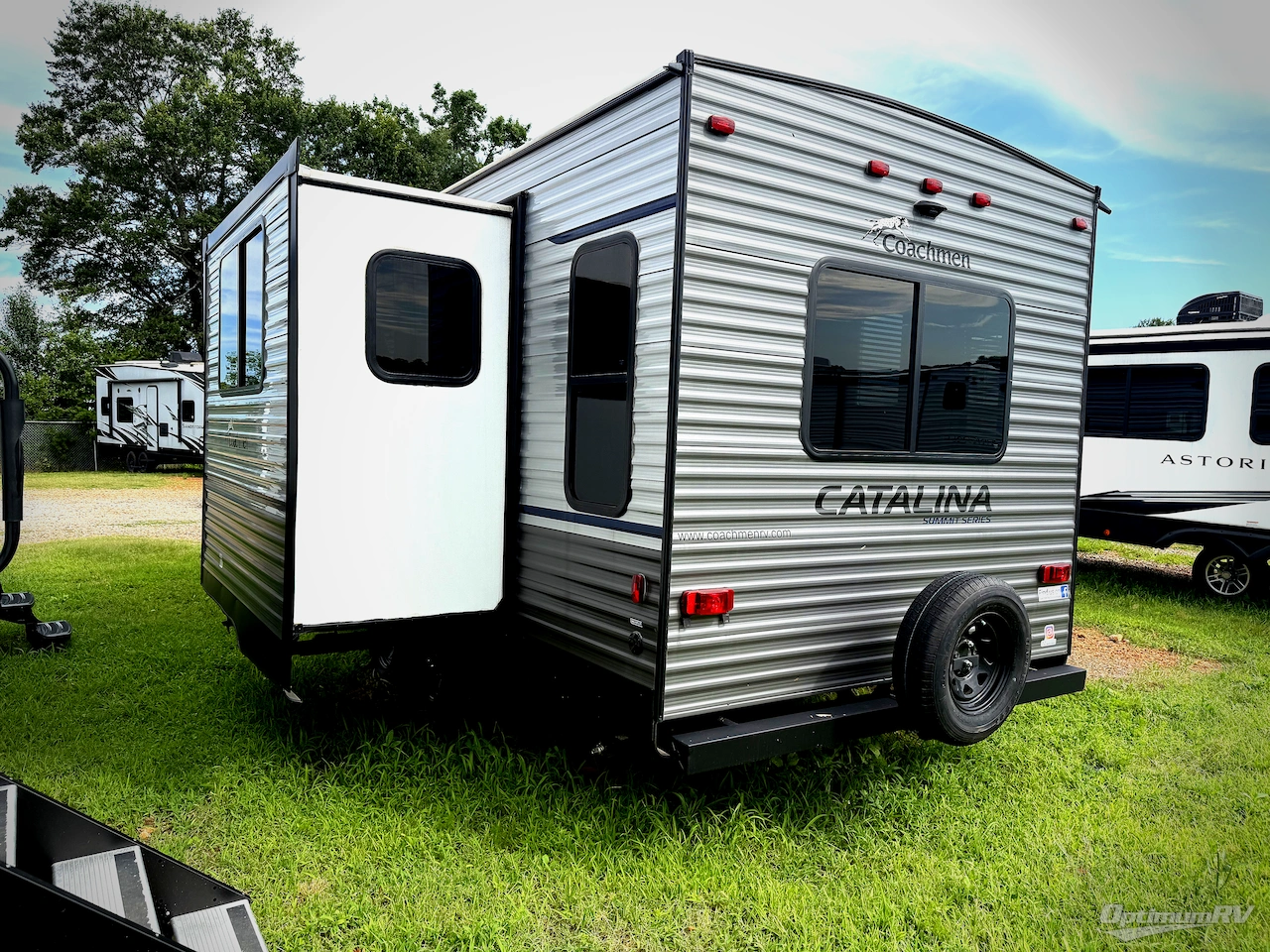 2023 Coachmen Catalina Summit Series 8 231MKS Photo 3