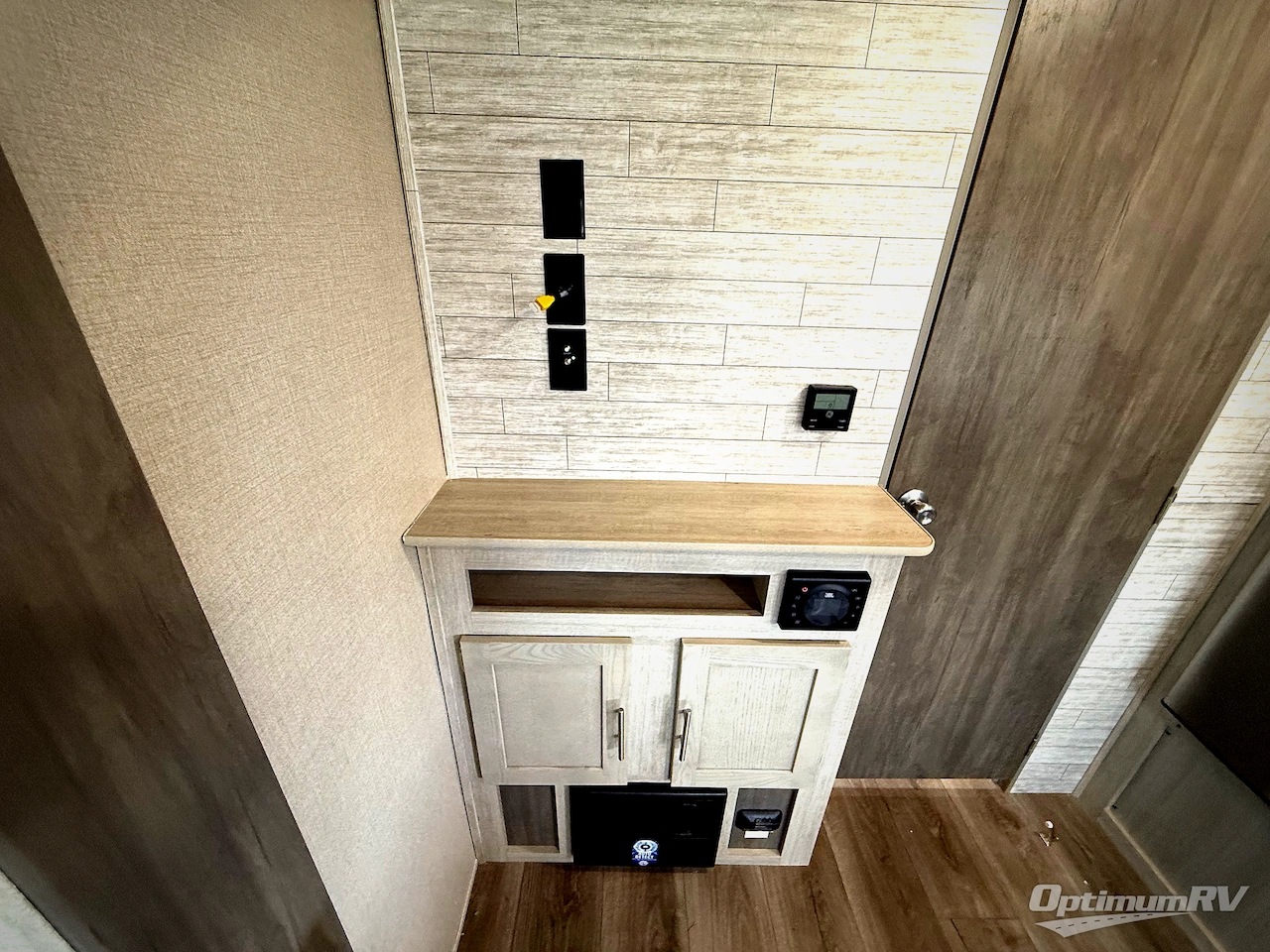 2023 Coachmen Catalina Summit Series 8 231MKS Photo 8