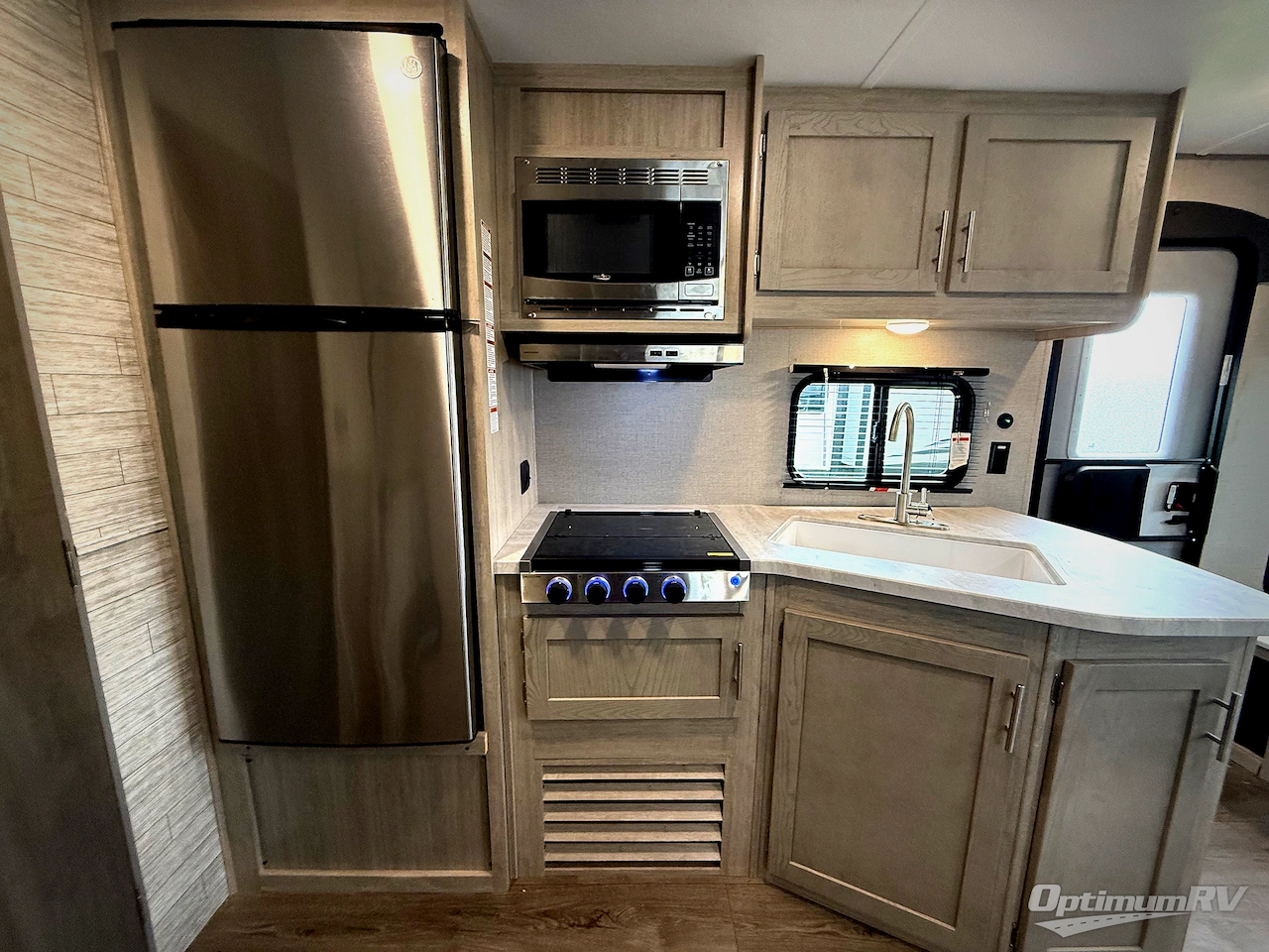 2023 Coachmen Catalina Summit Series 8 231MKS Photo 9