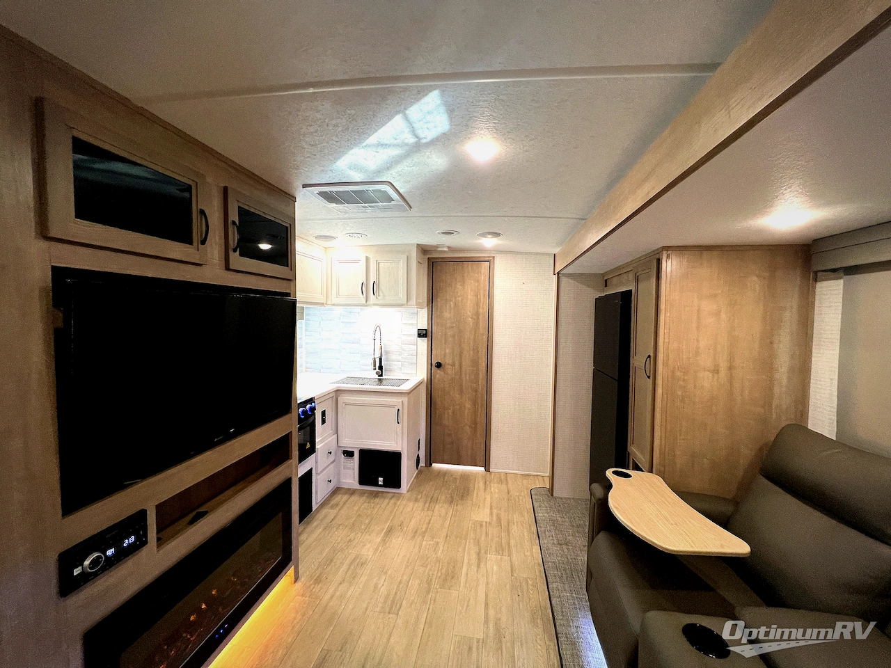 2024 Palomino SolAire 242RBS Photo 5