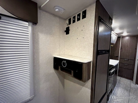 2023 Lance Lance Travel Trailers 1995 RV Photo 4