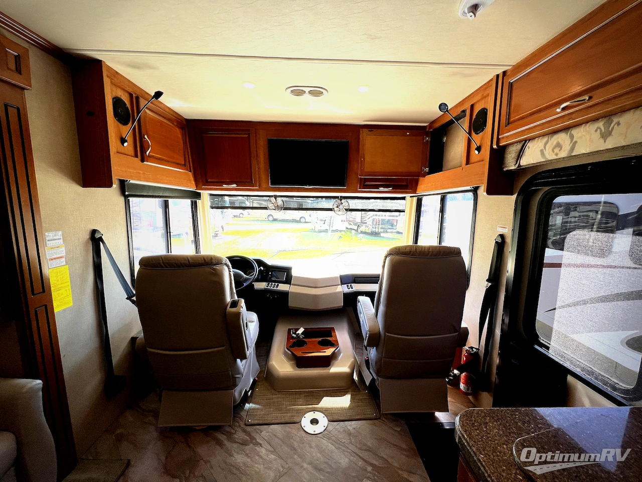 2016 Fleetwood Bounder 36H Photo 6