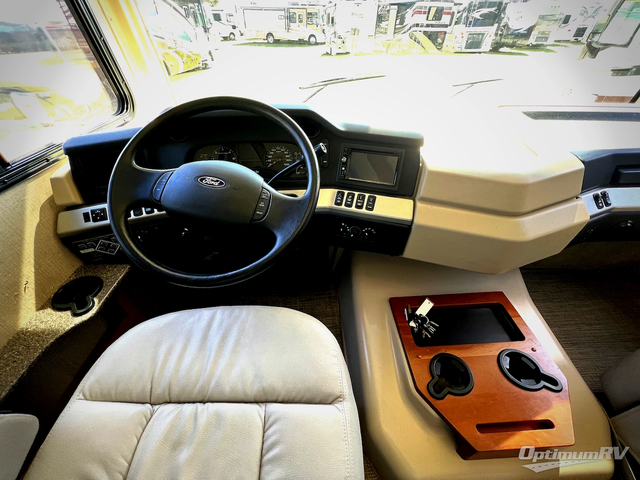 2016 Fleetwood Bounder 36H Photo 7