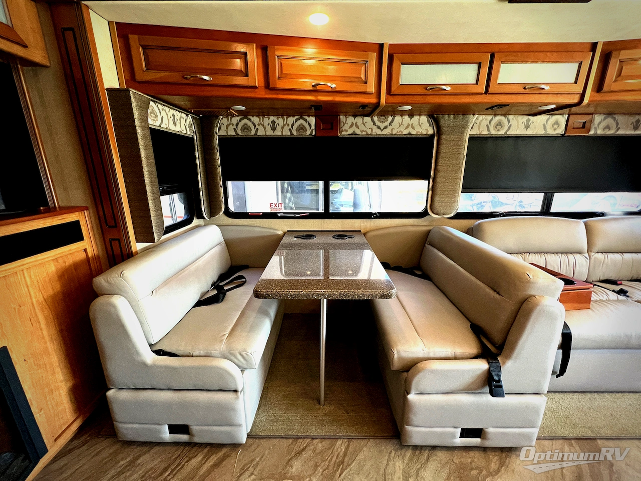 2016 Fleetwood Bounder 36H Photo 9