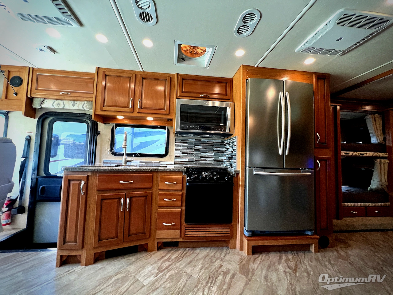 2016 Fleetwood Bounder 36H Photo 11