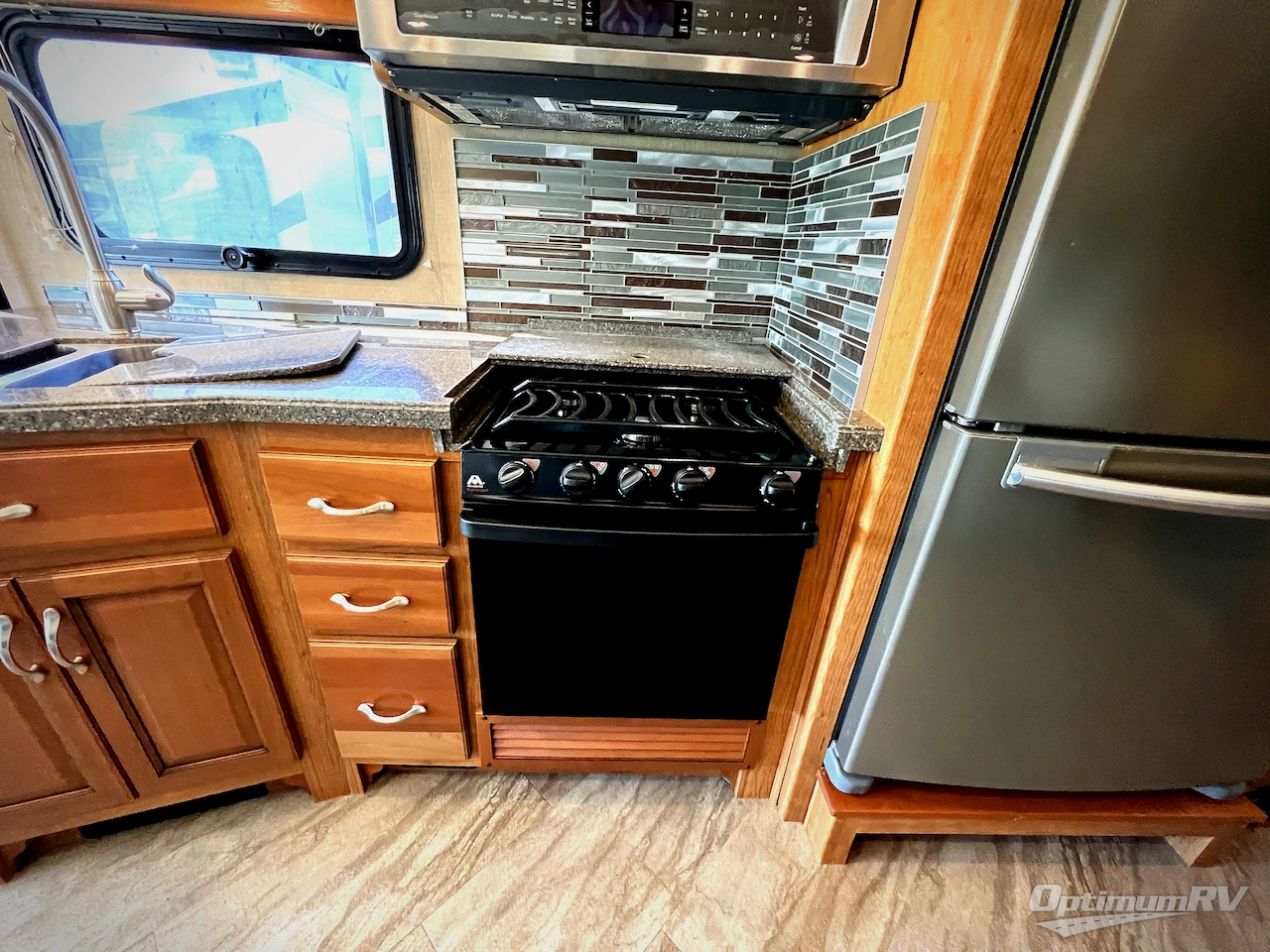 2016 Fleetwood Bounder 36H Photo 13