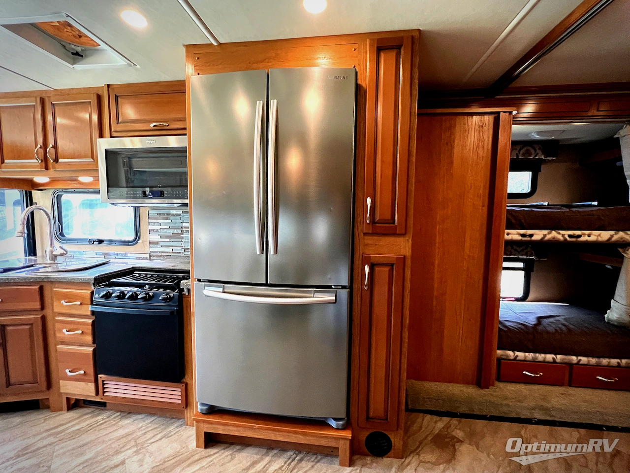 2016 Fleetwood Bounder 36H Photo 15