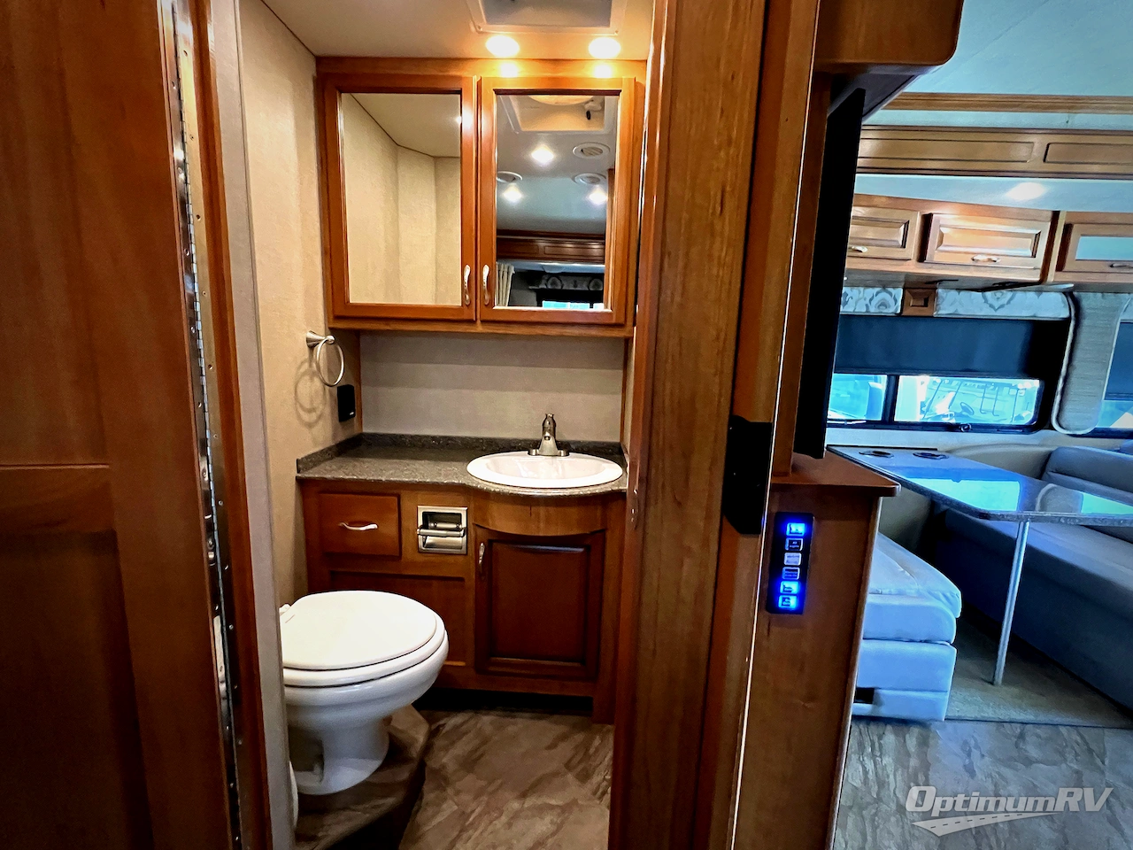 2016 Fleetwood Bounder 36H Photo 18