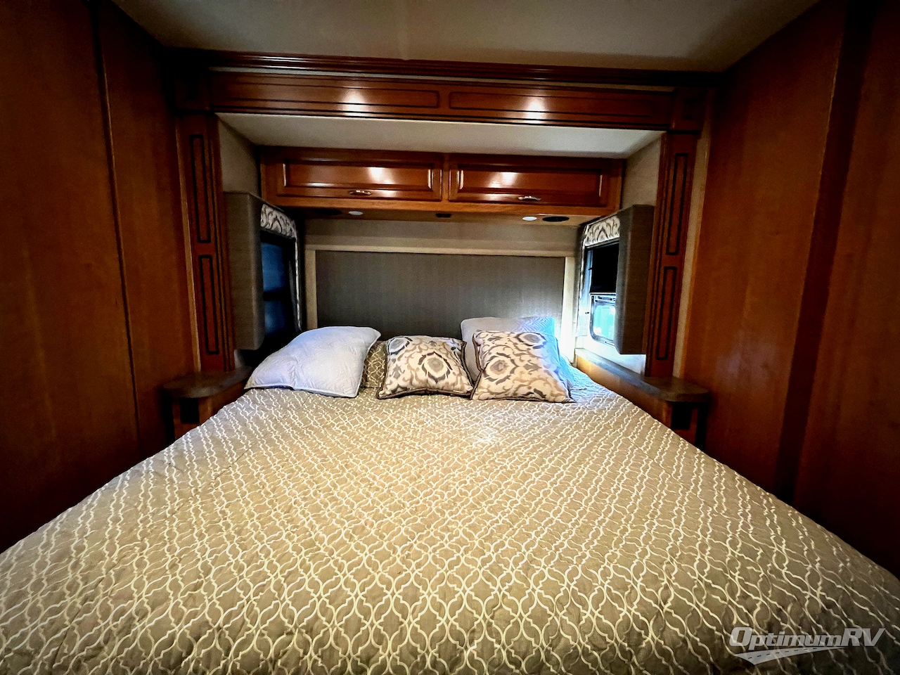 2016 Fleetwood Bounder 36H Photo 20