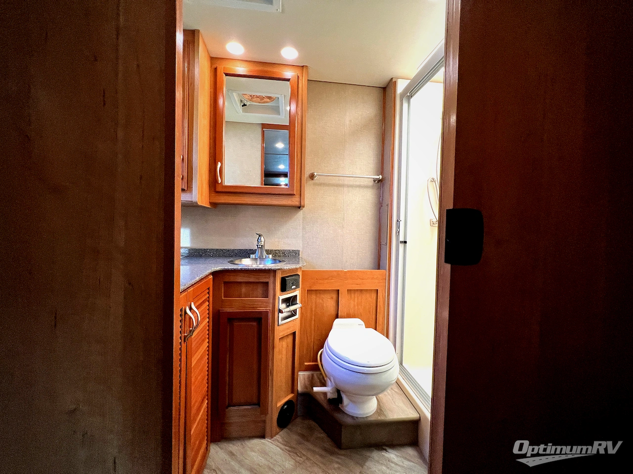 2016 Fleetwood Bounder 36H Photo 22