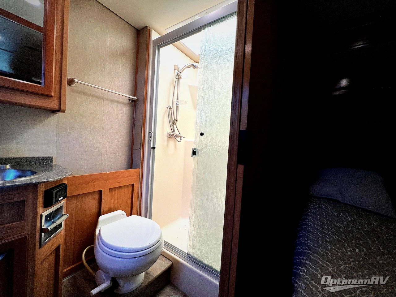 2016 Fleetwood Bounder 36H Photo 23