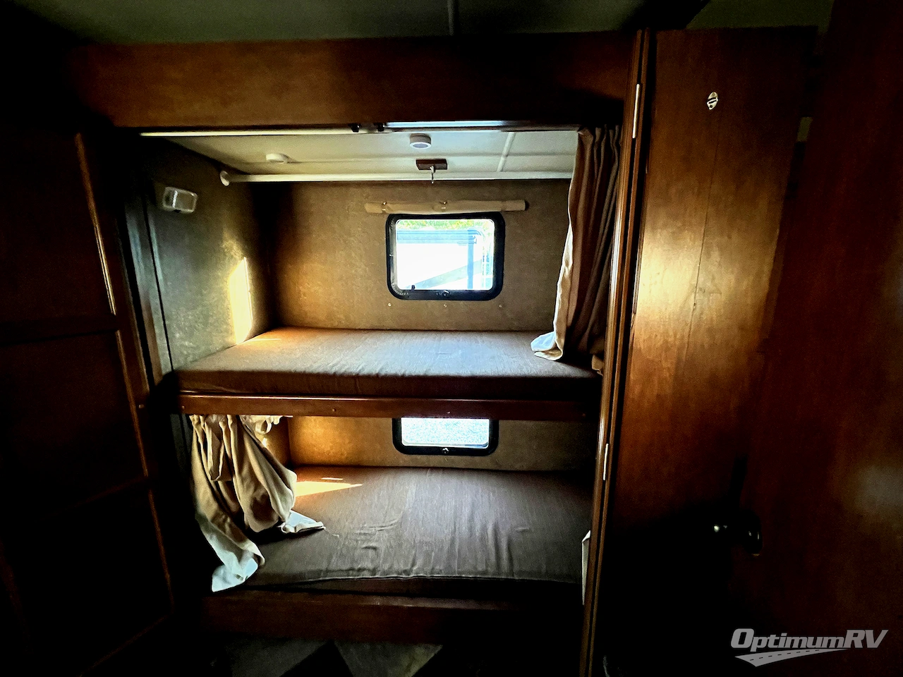 2014 Coachmen Mirada 35BH Photo 16